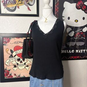 Black Ribbed V Neck Lace Trim Tank Top